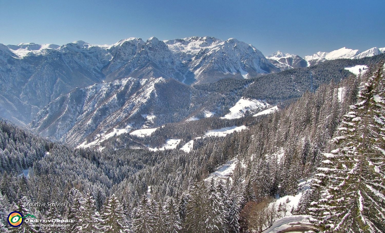 19 Panorama dal tornantone della strada....JPG